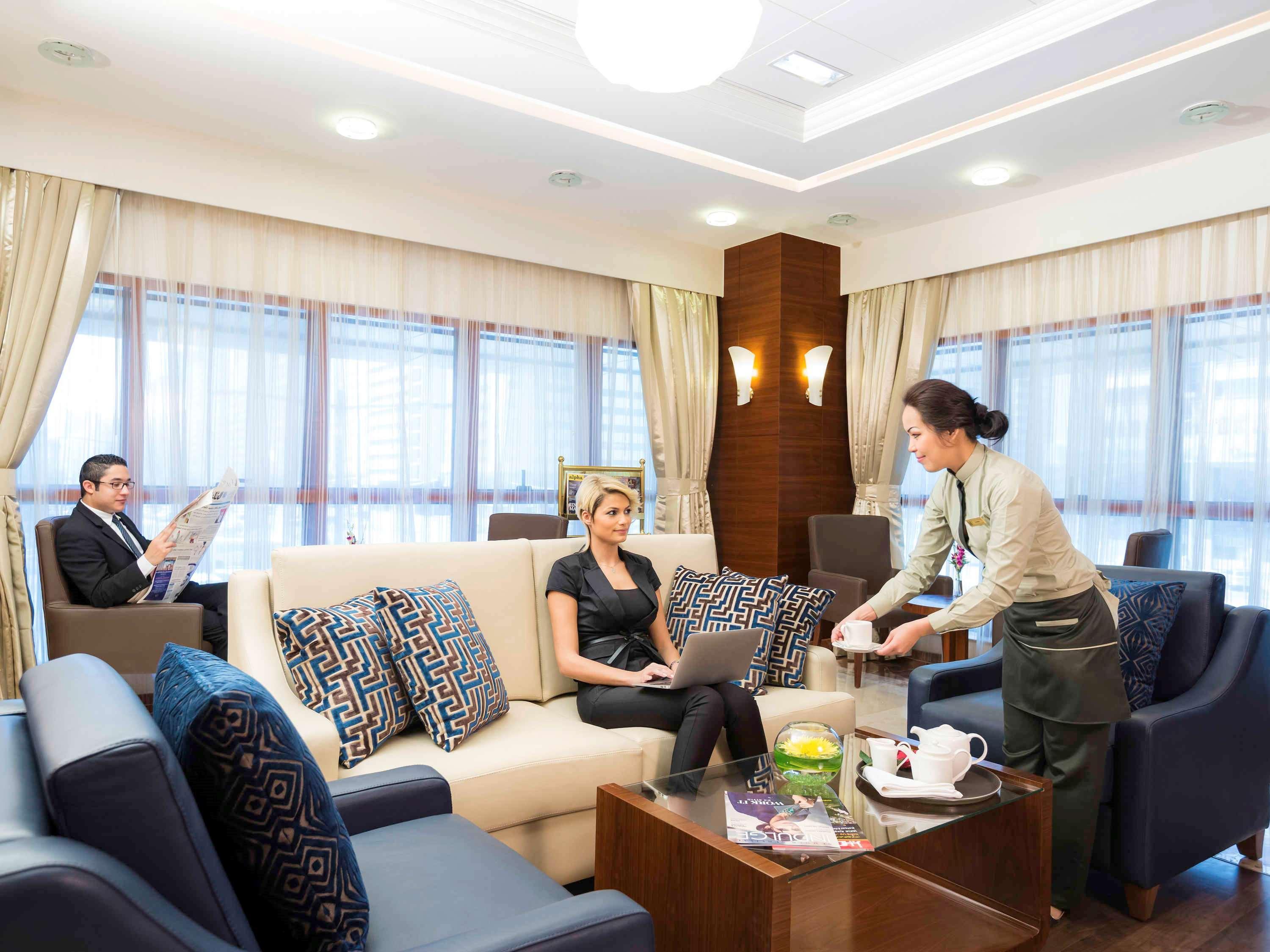 Grand Mercure Majlis Residences Αμπού Ντάμπι Εξωτερικό φωτογραφία A business lounge at the airport