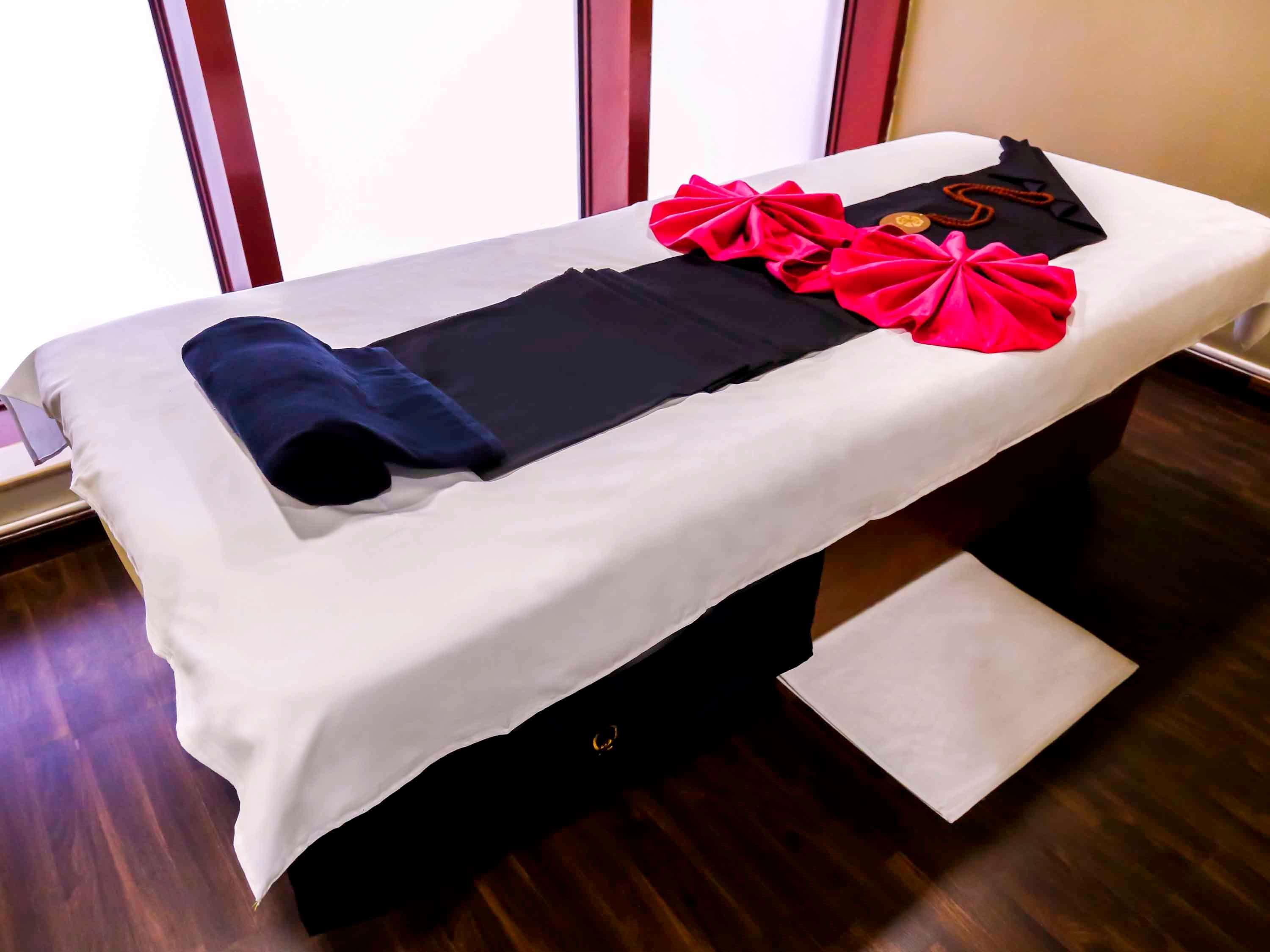 Grand Mercure Majlis Residences Αμπού Ντάμπι Εξωτερικό φωτογραφία A massage table