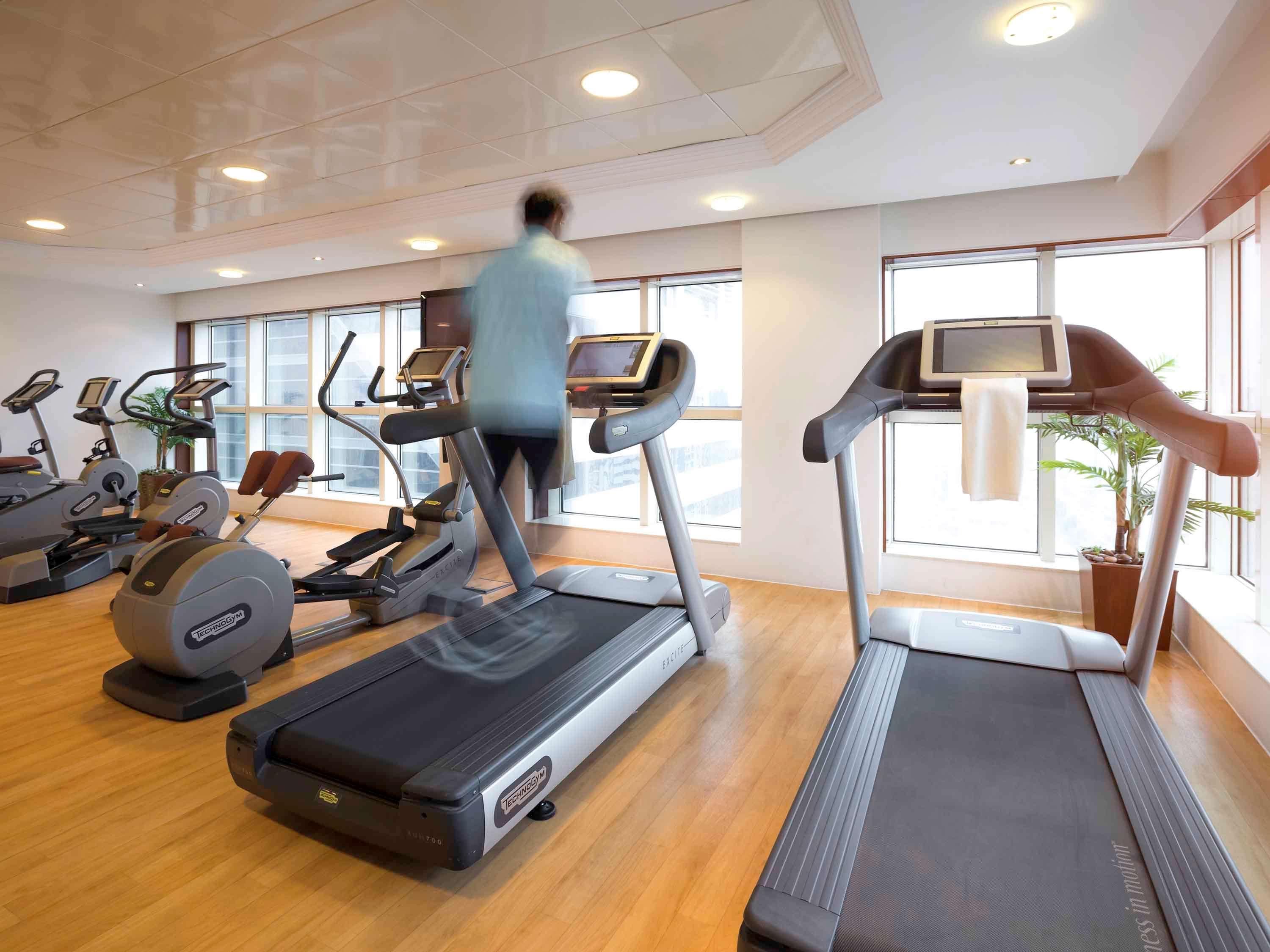 Grand Mercure Majlis Residences Αμπού Ντάμπι Εξωτερικό φωτογραφία A treadmill