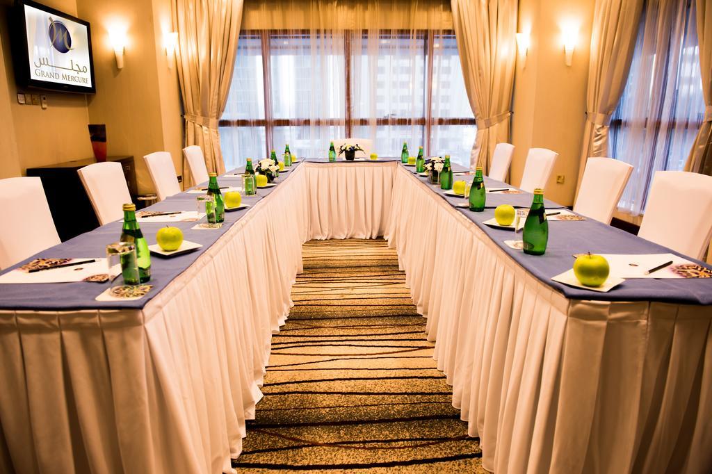 Grand Mercure Majlis Residences Αμπού Ντάμπι Εξωτερικό φωτογραφία A meeting room at the hotel