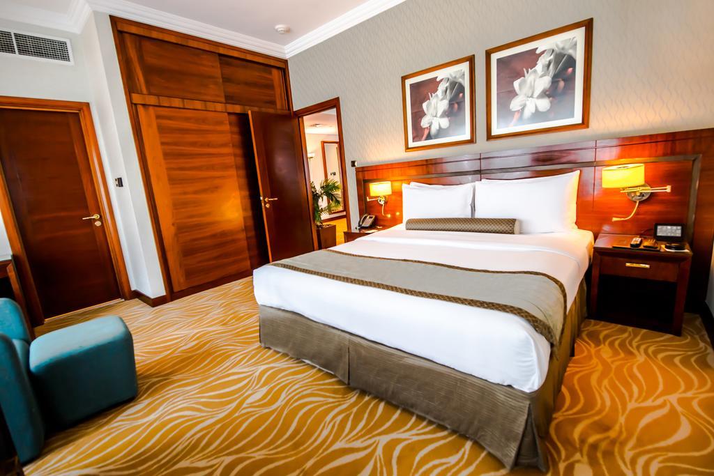 Grand Mercure Majlis Residences Αμπού Ντάμπι Εξωτερικό φωτογραφία A bedroom at the hotel