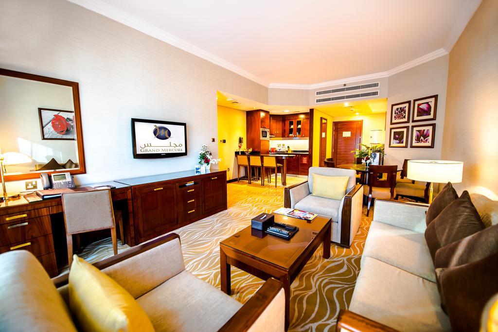Grand Mercure Majlis Residences Αμπού Ντάμπι Εξωτερικό φωτογραφία A suite at Jumeirah Creekside