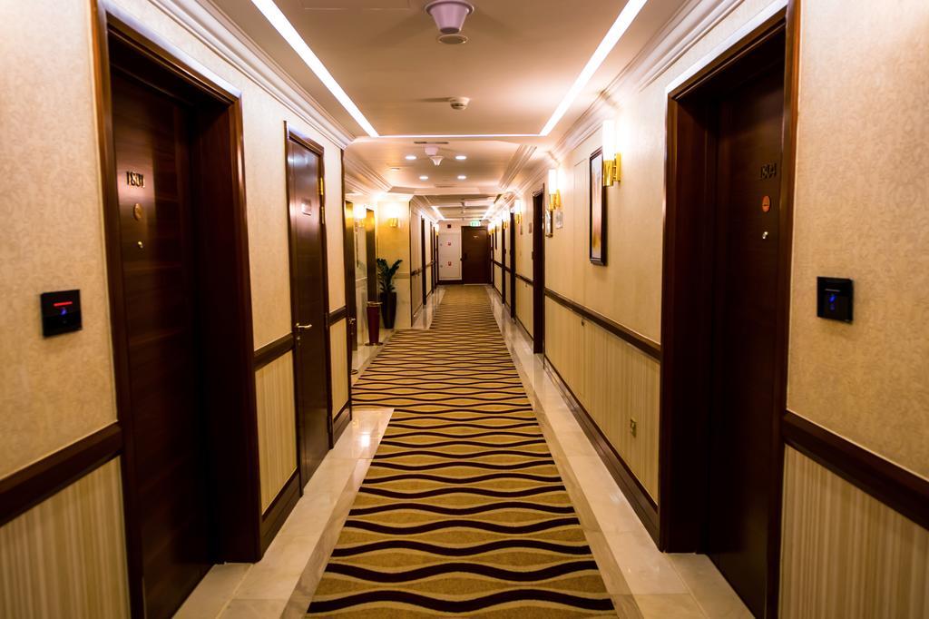 Grand Mercure Majlis Residences Αμπού Ντάμπι Εξωτερικό φωτογραφία A corridor in a hotel