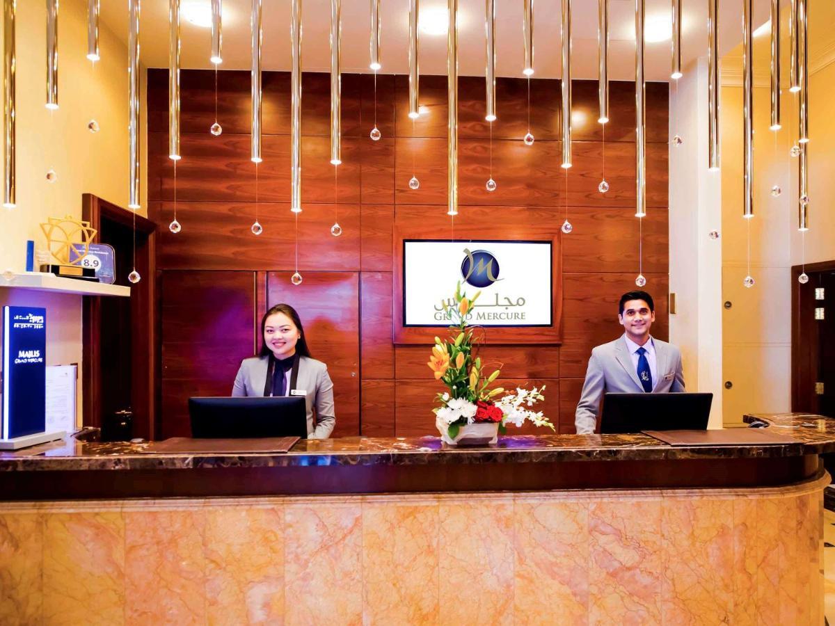 Grand Mercure Majlis Residences Αμπού Ντάμπι Εξωτερικό φωτογραφία Reception desk at a hotel