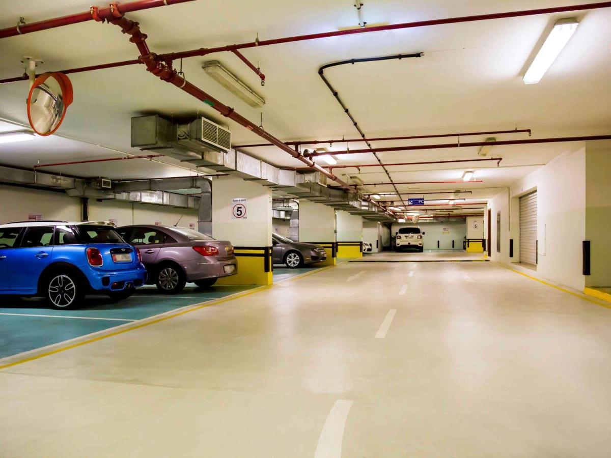 Grand Mercure Majlis Residences Αμπού Ντάμπι Εξωτερικό φωτογραφία The car park